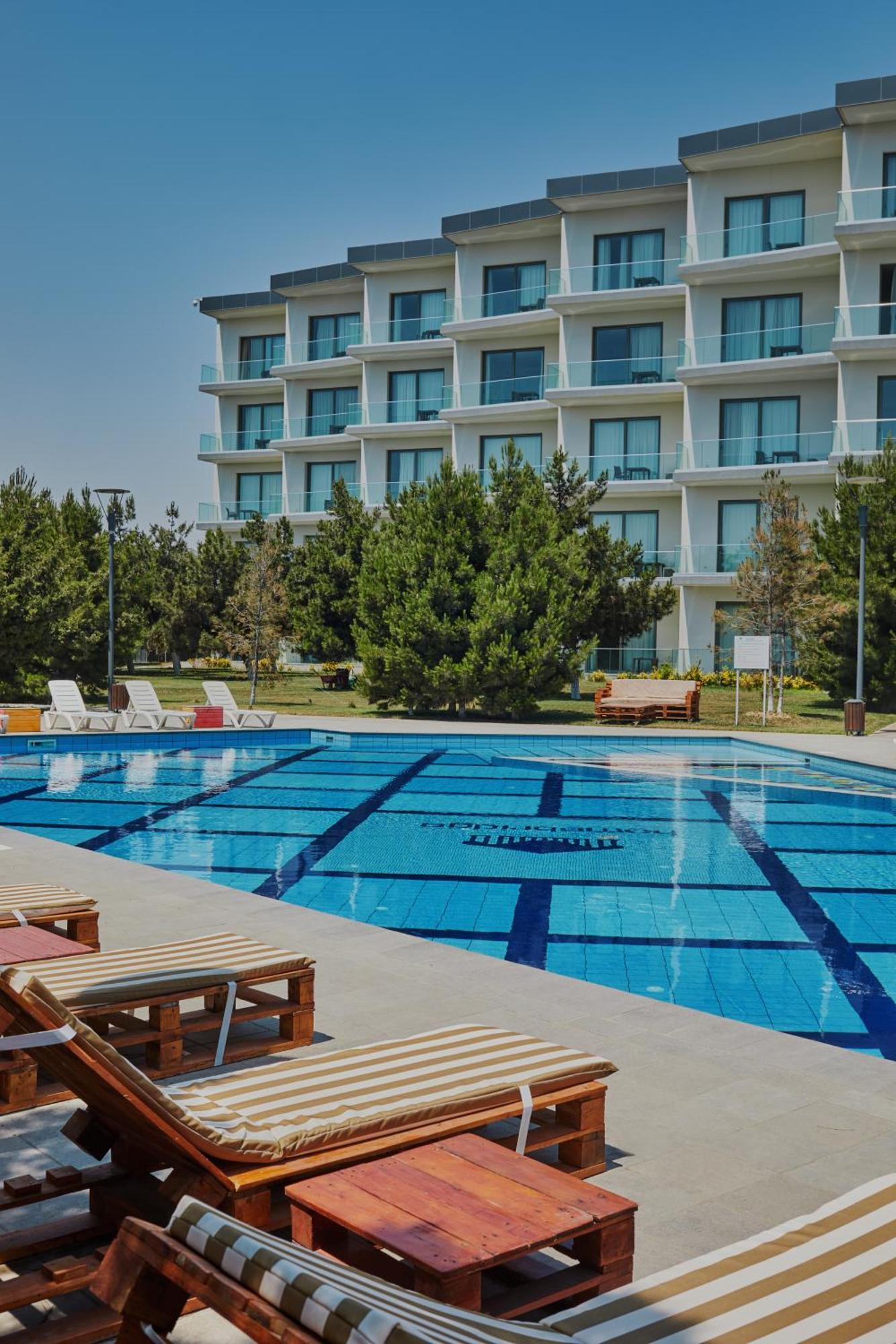 Homebridge Hotel Apartments Baku Exterior foto